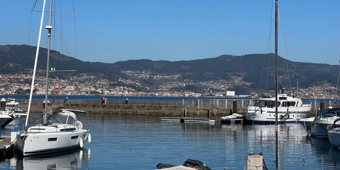 Rescatan inconsciente a un joven en Vigo que se precipitó al mar tras enviar un mensaje de despedida