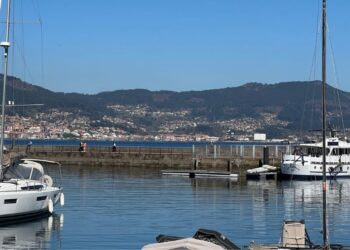 Rescatan inconsciente a un joven en Vigo que se precipitó al mar tras enviar un mensaje de despedida