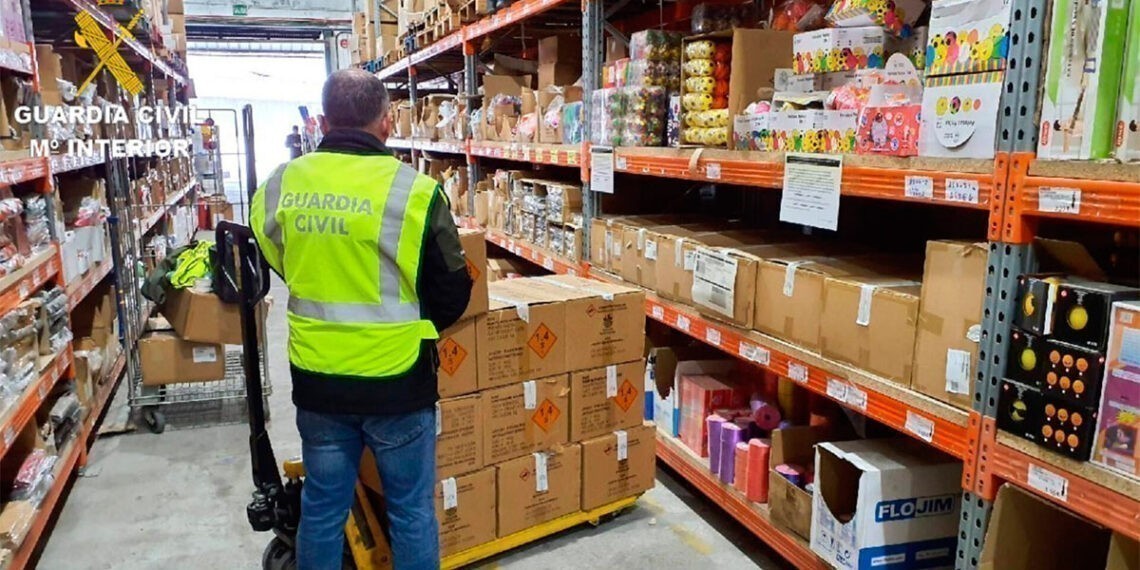 Denuncian a un bazar del área de Vigo por almacenar y vender pirotecnia ilegal