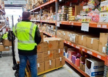 Denuncian a un bazar del área de Vigo por almacenar y vender pirotecnia ilegal