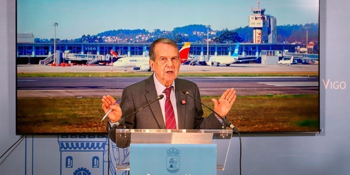Caballero tacha de "burla" la propuesta de la Xunta de hacer promoción en destino "sin que haya vuelos"