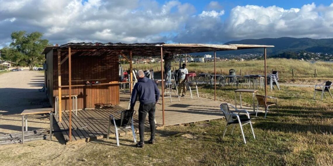 Sol, playa y conciertos gratis, la fórmula de Nigrán para que triunfen sus chiringuitos