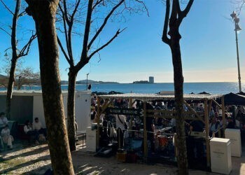 Pasión por los chiringuitos en Vigo, con lleno total en los conciertos gratis al atardecer