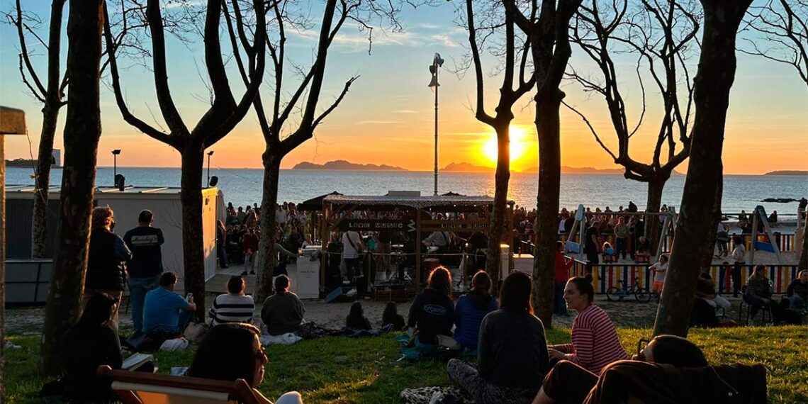 Vigo se llena de conciertos gratuitos en el chiringuito "con la mejor puesta de sol del mundo", nuevas fechas
