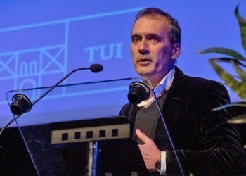 Archivada la denuncia por acoso sexual contra el alcalde de Tui: "El daño es irreparable"