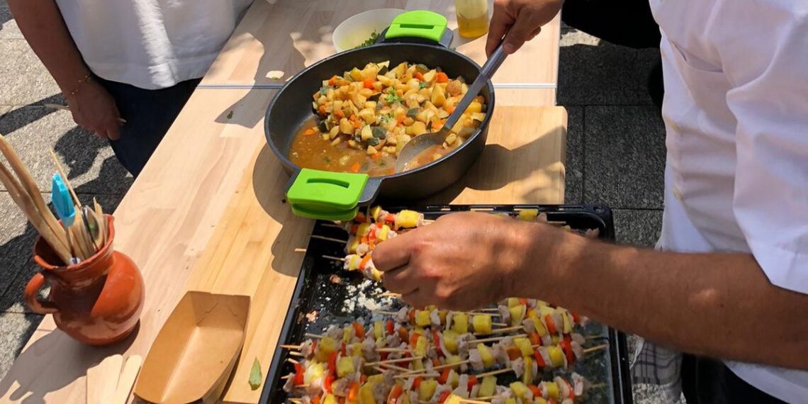 Artesanía, comida, música y 'Café Repair', así es la popular feria mensual a un paso de Vigo