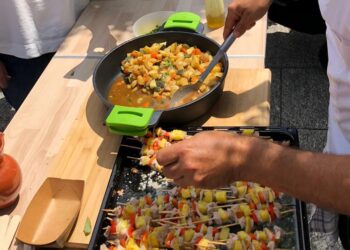 Artesanía, comida, música y 'Café Repair', así es la popular feria mensual a un paso de Vigo