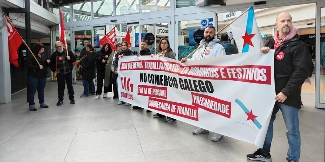 Huelga en grandes almacenes de Galicia este festivo de apertura contra la "sobrecarga laboral"