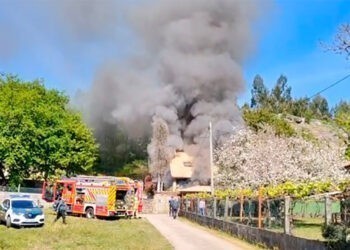 Susto en el área de Vigo, arde el sótano de una vivienda en Gondomar sin resultar nadie herido