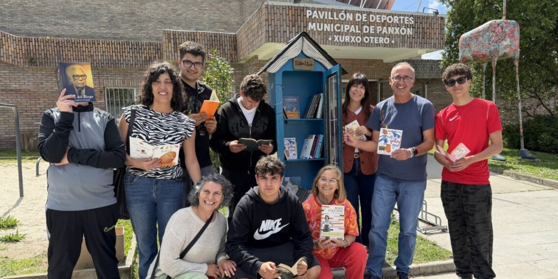 'Bookcrossing' entre vecinos y vecinas, la curiosa iniciativa de Nigrán por el Día del Libro