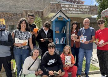 'Bookcrossing' entre vecinos y vecinas, la curiosa iniciativa de Nigrán por el Día del Libro