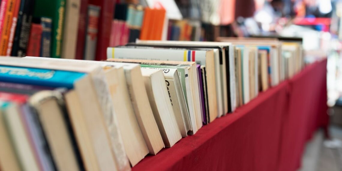 Libros descatalogados y vinilos vintage durante tres días en un centro comercial de Vigo