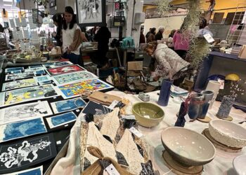 Música en directo, sesión vermú y más de 60 puestos llenarán de arte el Mercado do Calvario de Vigo