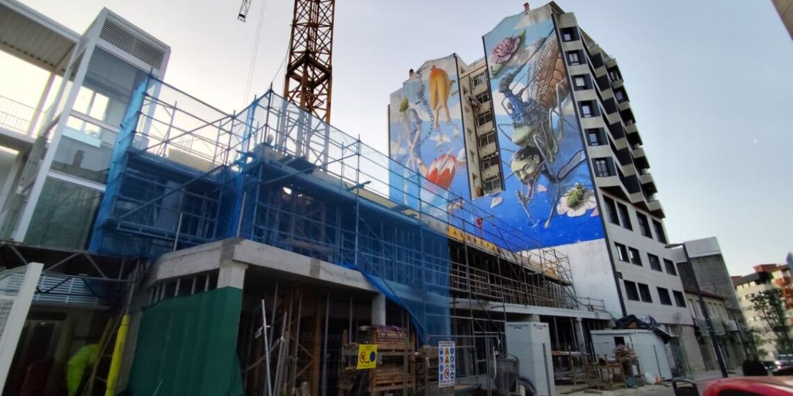 Vigo empieza a decir "adiós" a uno de los murales más icónicos de la ciudad por un nuevo edificio