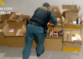 Pillan en Mos un enorme botín de 1.056 perfumes ilegales que se venderían por 132.000€