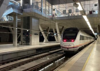 Vigo vive una insólita jornada de trenes suspendidos a la espera de noticias de Renfe