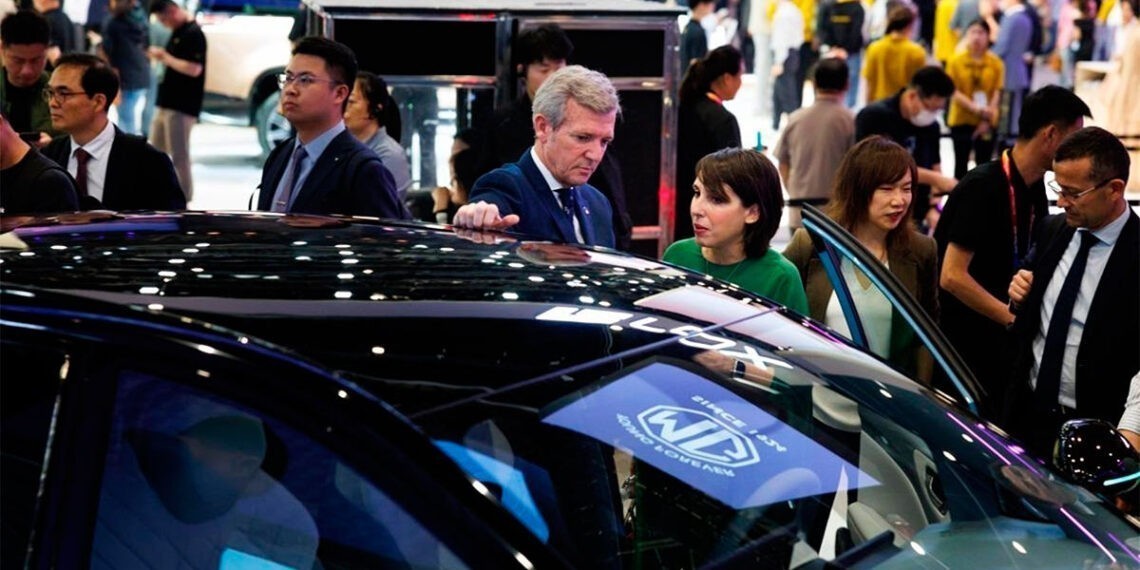 Rueda, "satisfecho" del viaje a China por sus reuniones con el sector de la automoción y la eólica