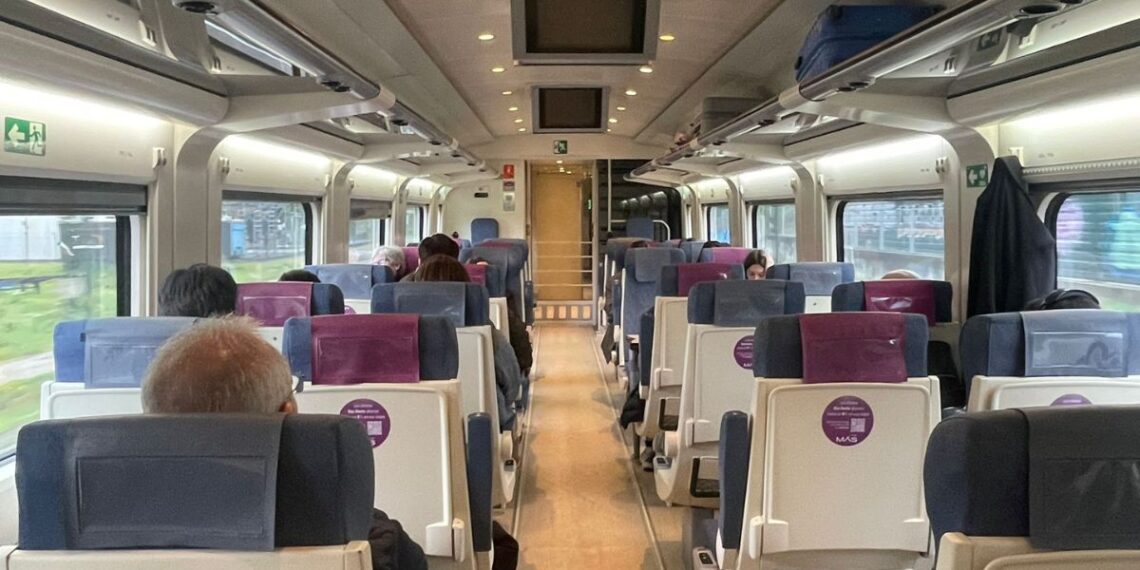 Urzaiz continúa sumida en el caos por el cierre de Guixar y los atrasos de los trenes en Vigo