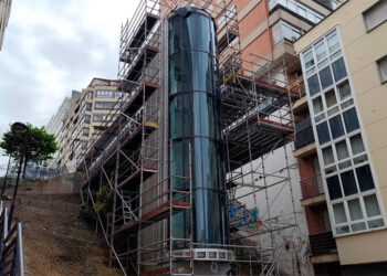 El Vigo Vertical encara la recta final para estrenar su llamativo ascensor panorámico y acristalado