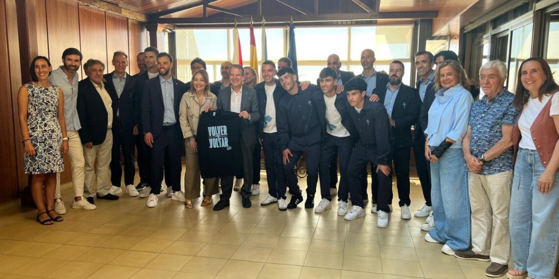 El Celta cierra una gran temporada con un homenaje en el Concello de Vigo con "cumpleaños feliz" incluido