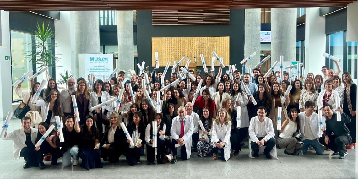 Vigo despide a más de un centenar de residentes de Medicina y Enfermería, ¿en qué se especializaron?