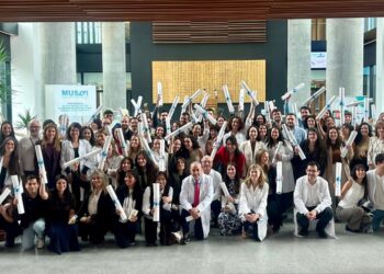 Vigo despide a más de un centenar de residentes de Medicina y Enfermería, ¿en qué se especializaron?