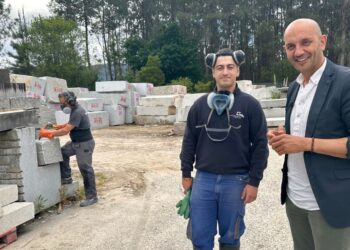 Nace un llamativo concurso de talla en piedra en directo, un homenaje de O Porriño a Antonio Palacios