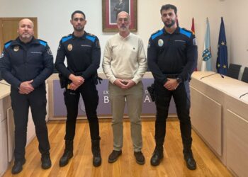 Agentes de la Policía Local salvan la vida a un peregrino en Baiona