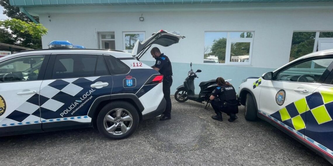 Un hombre con el carné retirado roba una moto aparcada en la calle en Tomiño