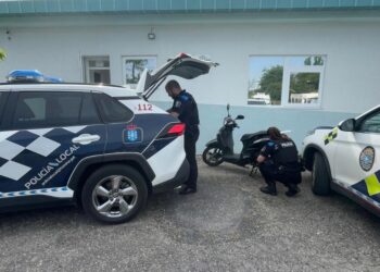 Un hombre con el carné retirado roba una moto aparcada en la calle en Tomiño