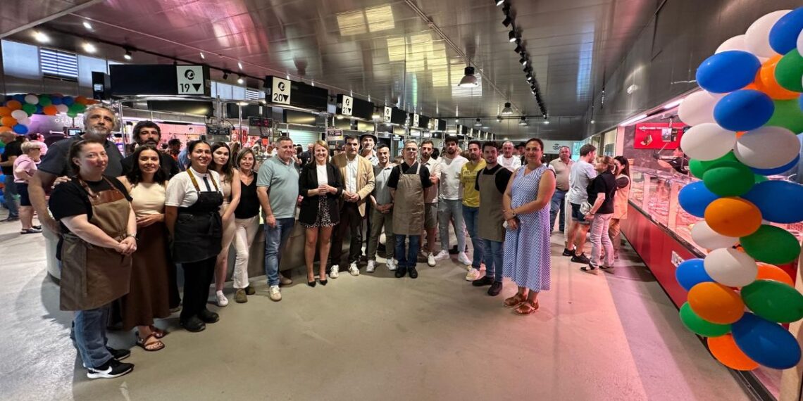 Salceda inaugura su reformada Praza de Abastos tras una ambiciosa transformación