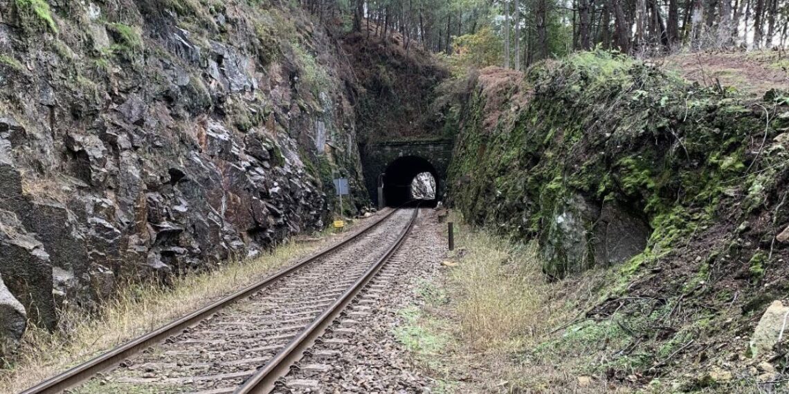 Nuevo paso para que el tramo ferroviario Redondela-Bifurcación Arcade sea más moderno