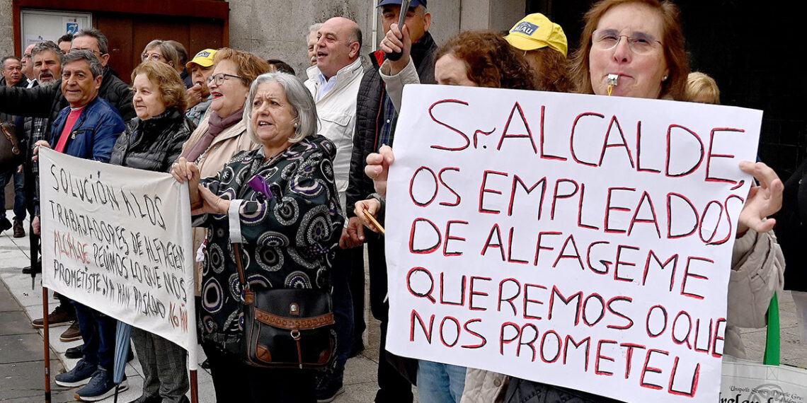 Exempleados de Alfageme se concentran en Vigo recordando que les deben más de 3 millones
