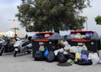El tercer día de huelga de la recogida de basura en Vigo deja casi 900 toneladas de residuos sin retirar