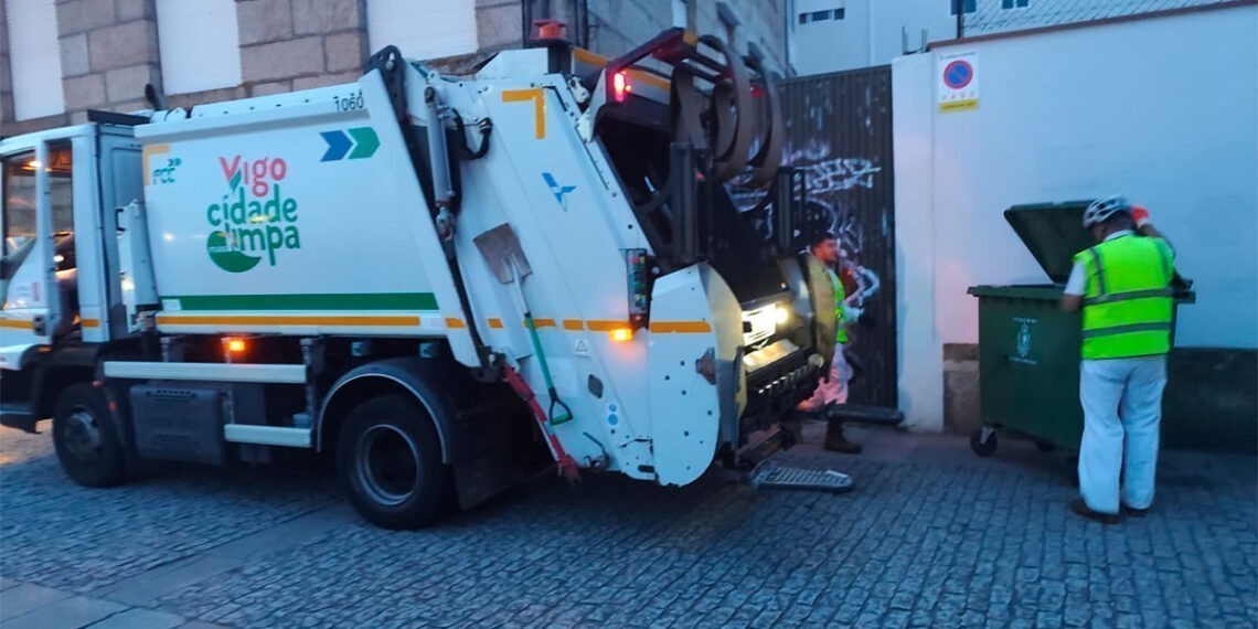 Fin a la huelga indefinida de la basura en Vigo, los operarios de FCC retoman la recogida de residuos