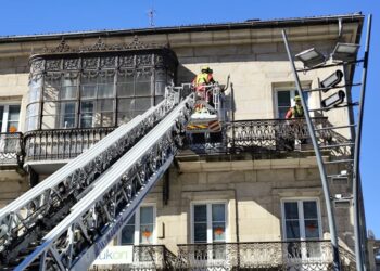 Los Bomberos de Vigo protagonizan un especial rescate con final feliz en Porta do Sol