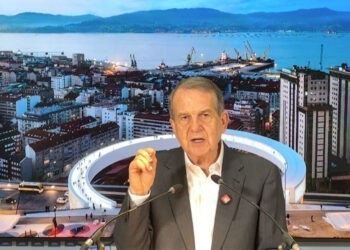 Caballero acusa a Luisa Sánchez de "retrasar y retrasar" los convenios entre Concello y Diputación