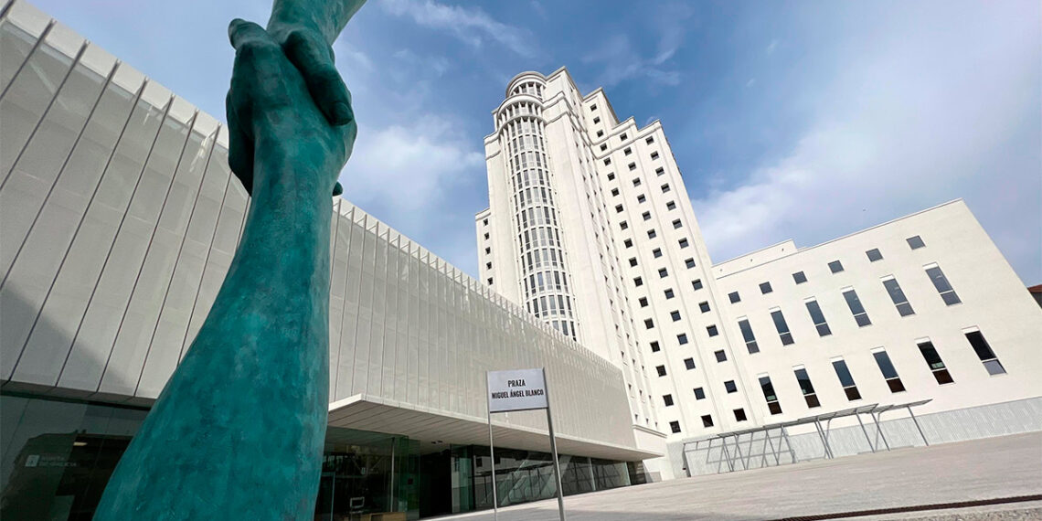 Vigo se "entrena" para afrontar una catástrofe en uno de sus edificios más icónicos, la Cidade da Xustiza