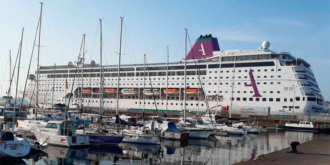 Preocupación en Galicia por la llegada del crucero aislado por un brote de gastroenteritis