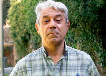 Tragedia en Galicia, muere el escritor Fernando Cabeza Quiles al sufrir un accidente de bicicleta en Carballo