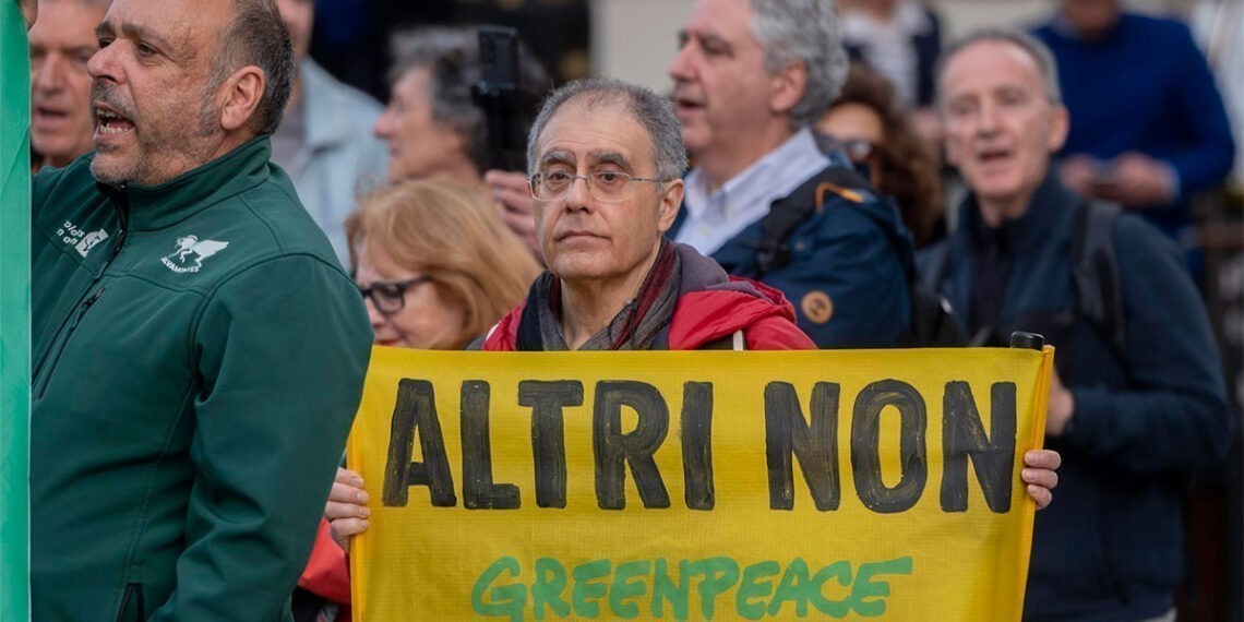 Greenpeace ve "una broma de mal gusto" las alegaciones de Altri contra el archivo