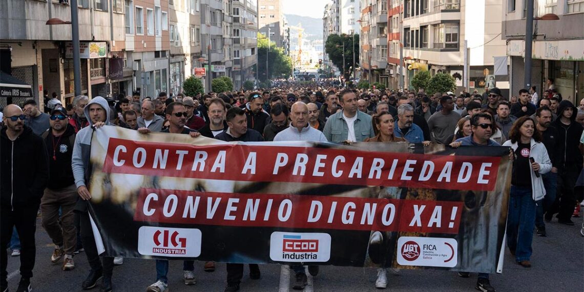 La huelga del metal paraliza Vigo, miles de obreros se manifiestan en defensa de un convenio digno