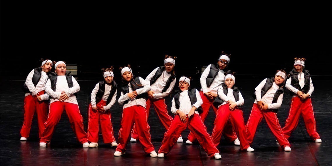 Vigo Porté ya tiene a sus pequeños reyes de la danza, el talento "Mini" conquista el Mar de Vigo