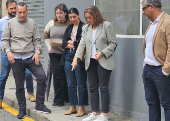 Luisa Sánchez denuncia "baches por todas partes" en los barrios de Vigo