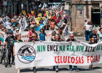 La protesta anual contra Ence toma el centro de Pontevedra y suma la petición por el archivo de Altri