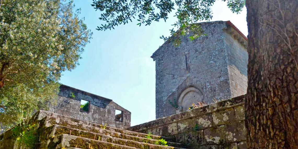 Una cena luso-galaica y un viaje a la Edad Media, el planazo de Valença en su antiguo monasterio