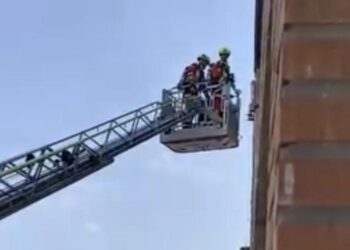 Hallan sin vida a una mujer en un piso de Vigo tras un gran despliegue para acceder por la ventana