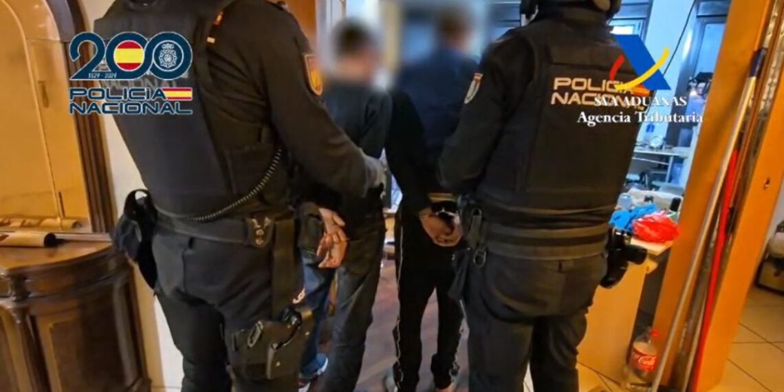 Desmantelados dos narcopisos en Vigo con un laboratorio de drogas y patinetes para su distribución