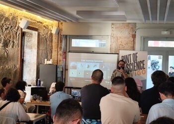 Los bares que dejan el fútbol y a Florentino para hablar de ciencia, así se celebra Pint of Science en Vigo