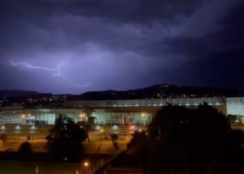 La tormenta ilumina la noche de Vigo y su área, con más de 100 rayos caídos en Galicia esta madrugada